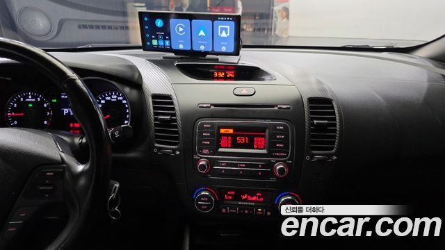 Kia K3 2015 — photo 20