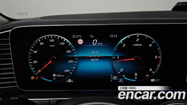 Mercedes-Benz GLE-Class 2020 — photo 11