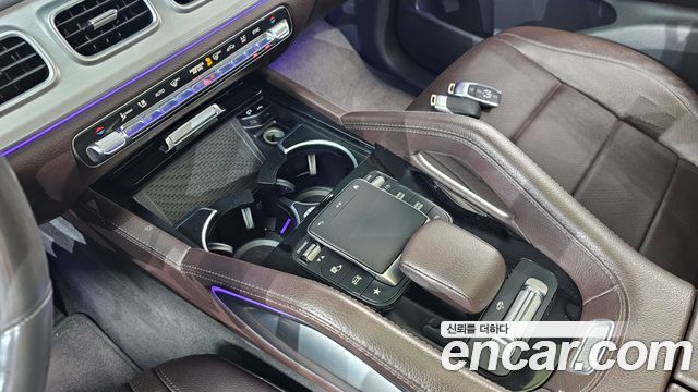Mercedes-Benz GLE-Class 2020 — photo 23