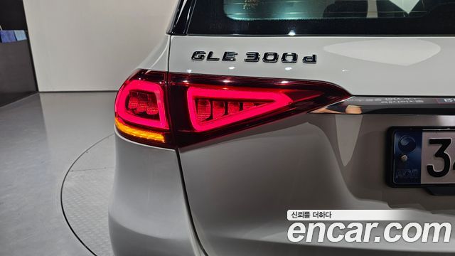 Mercedes-Benz GLE-Class 2020 — photo 9