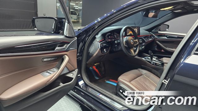 BMW 5-Series 2023 — photo 10