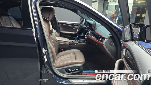 BMW 5-Series 2023 — photo 12