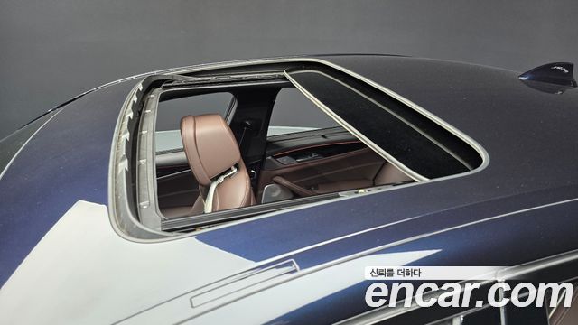BMW 5-Series 2023 — photo 19