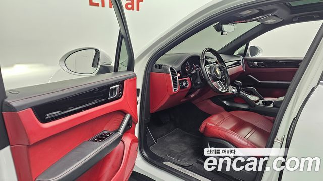 Porsche Cayenne 2019 — photo 10