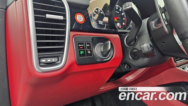 Porsche Cayenne 2019 — photo 15
