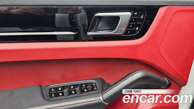 Porsche Cayenne 2019 — photo 16