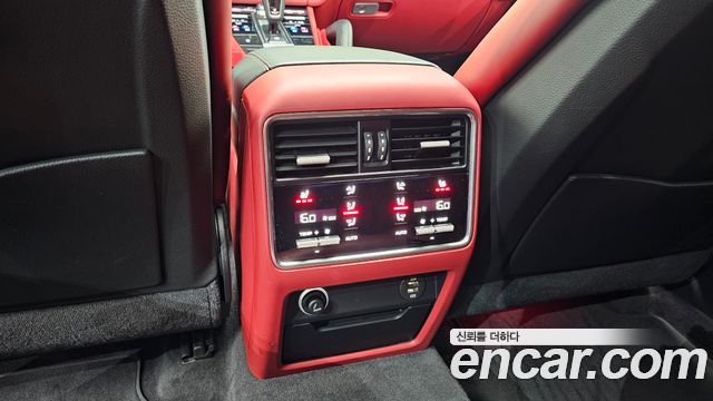 Porsche Cayenne 2019 — photo 18