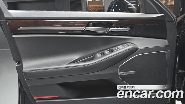 Genesis EQ900 2016 — photo 14