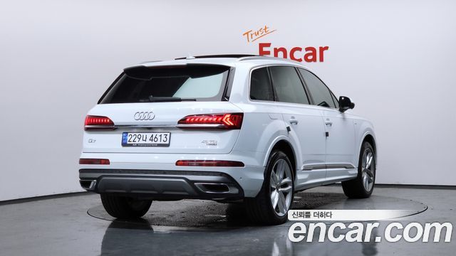 Audi Q7 2023 — photo 2