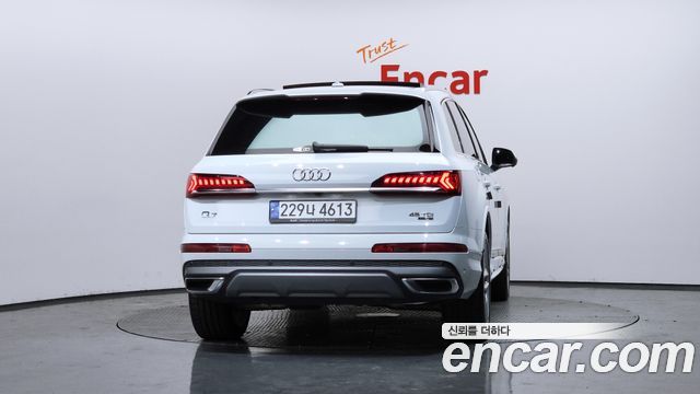 Audi Q7 2023 — photo 4