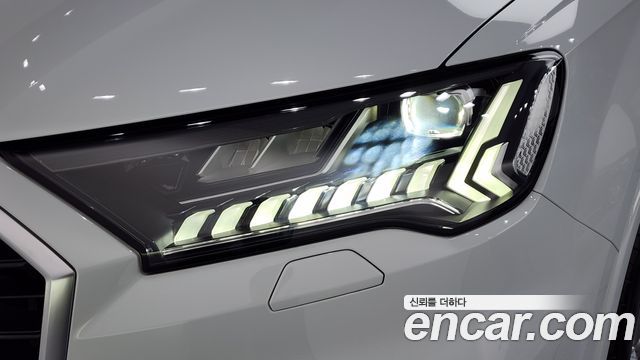 Audi Q7 2023 — photo 8