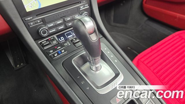 Porsche 911 2018 — photo 12