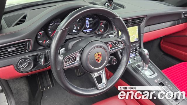 Porsche 911 2018 — photo 18