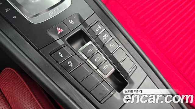 Porsche 911 2018 — photo 24