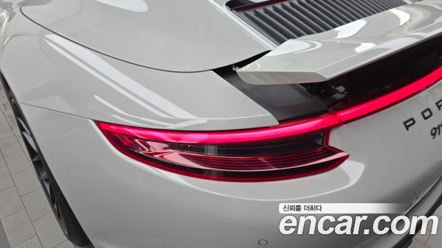 Porsche 911 2018 — photo 9