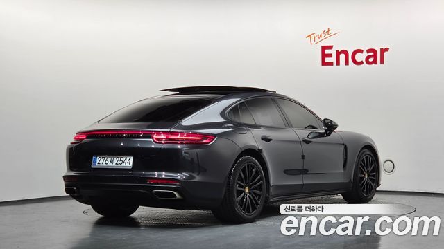 Porsche Panamera 2018 — photo 2