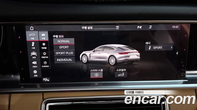 Porsche Panamera 2018 — photo 17