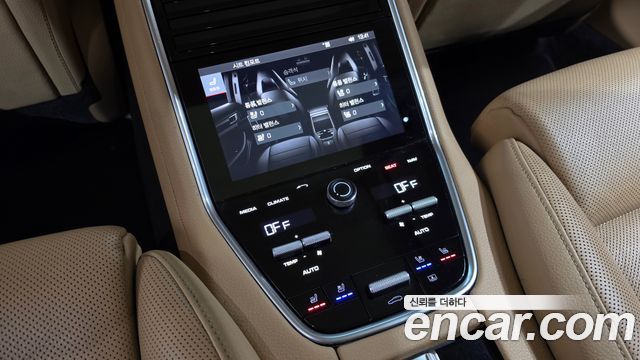 Porsche Panamera 2018 — photo 19