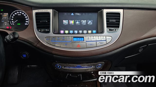 Hyundai Genesis 2011 — photo 13