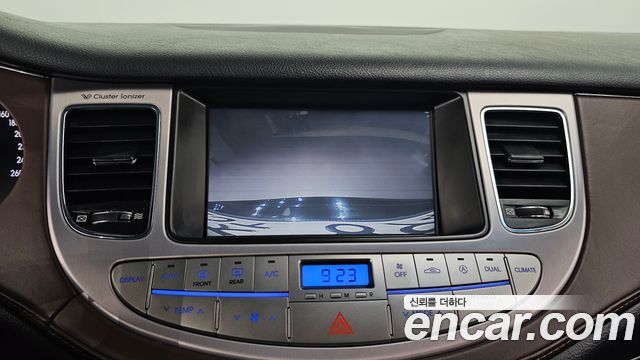 Hyundai Genesis 2011 — photo 14