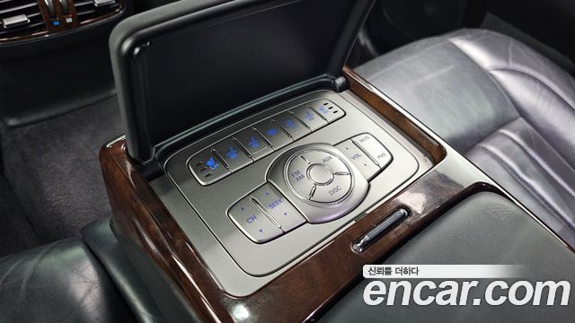 Hyundai Genesis 2011 — photo 18