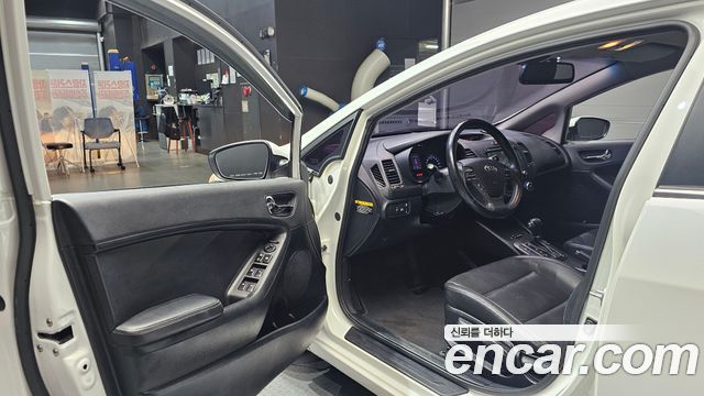 Kia K3 2015 — photo 10