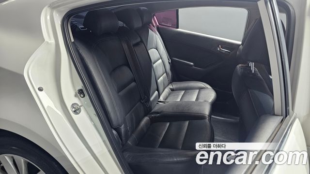 Kia K3 2015 — photo 11