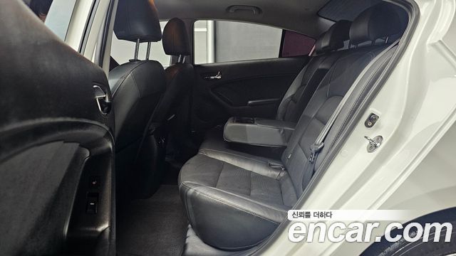 Kia K3 2015 — photo 12
