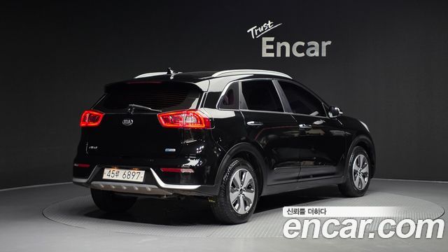 Kia Niro 2018 — photo 2