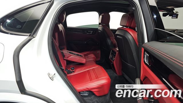 Porsche Cayenne 2021 — photo 17