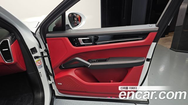 Porsche Cayenne 2021 — photo 14