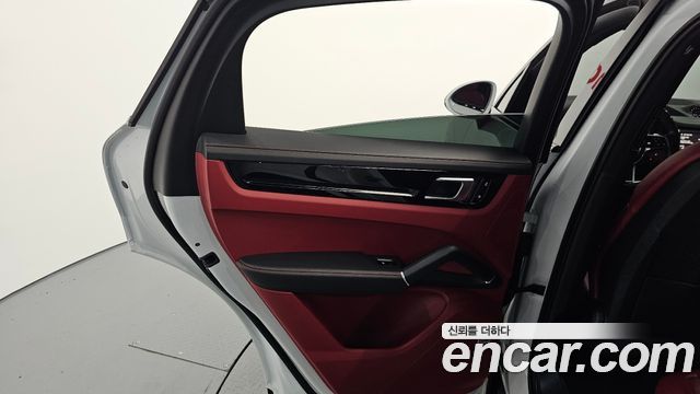 Porsche Cayenne 2021 — photo 15