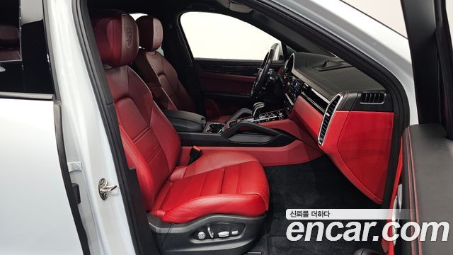 Porsche Cayenne 2021 — photo 16