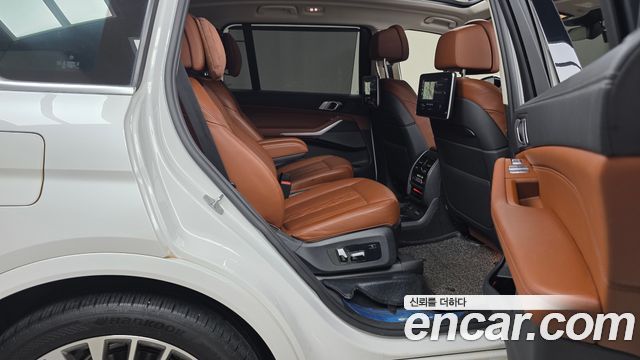 BMW X7 2021 — photo 17