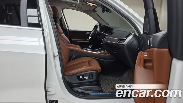 BMW X7 2021 — photo 16