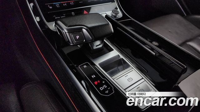Audi A8 2021 — photo 9