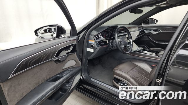 Audi A8 2021 — photo 10