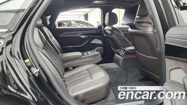 Audi A8 2021 — photo 12