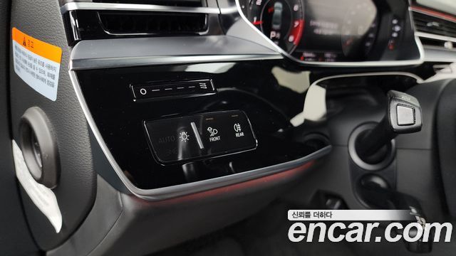 Audi A8 2021 — photo 16
