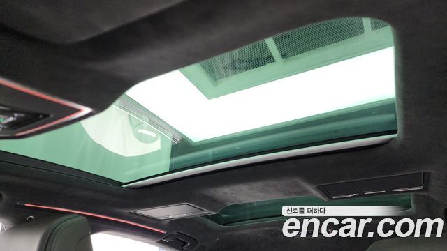 Audi A8 2021 — photo 18