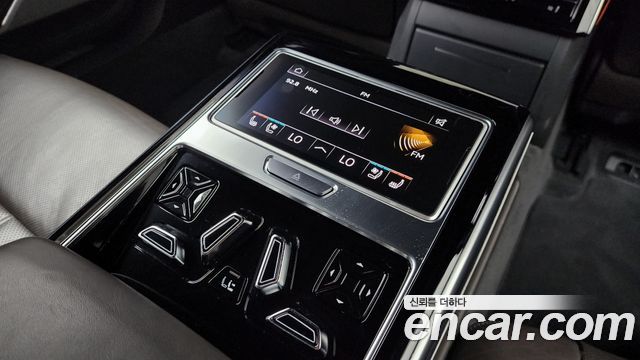 Audi A8 2021 — photo 19
