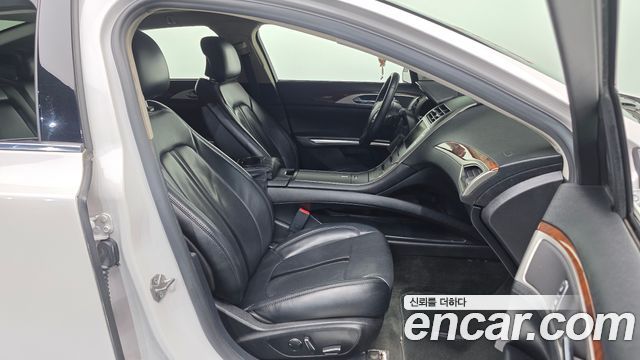 Lincoln MKZ 2016 — photo 11