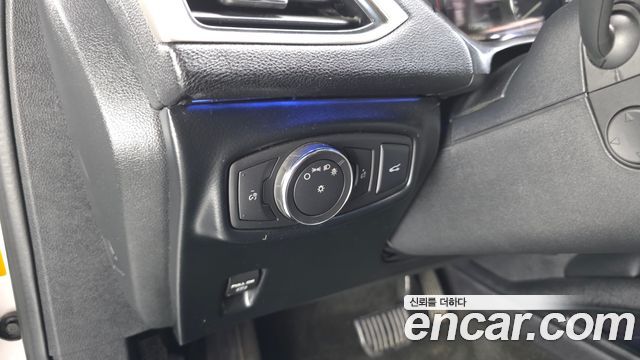 Lincoln MKZ 2016 — photo 17