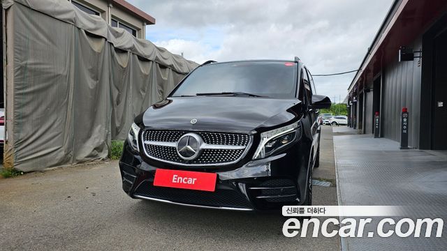 Mercedes-Benz V-Class 2023 — photo 3