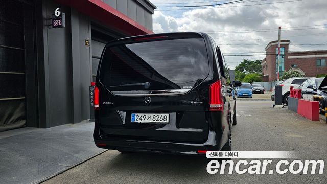 Mercedes-Benz V-Class 2023 — photo 4