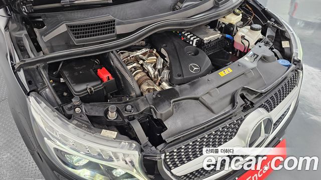 Mercedes-Benz V-Class 2023 — photo 6