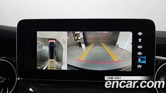 Mercedes-Benz V-Class 2023 — photo 20