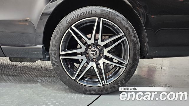 Mercedes-Benz V-Class 2023 — photo 7