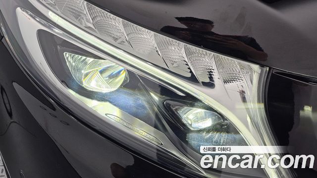 Mercedes-Benz V-Class 2023 — photo 8
