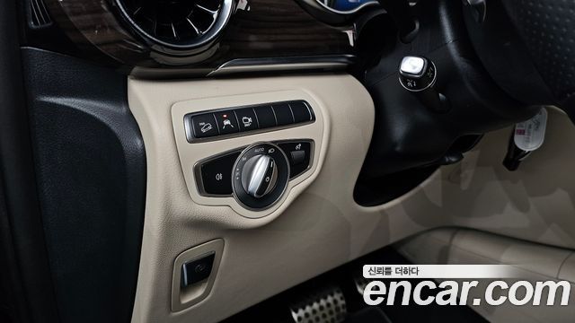 Mercedes-Benz V-Class 2023 — photo 27